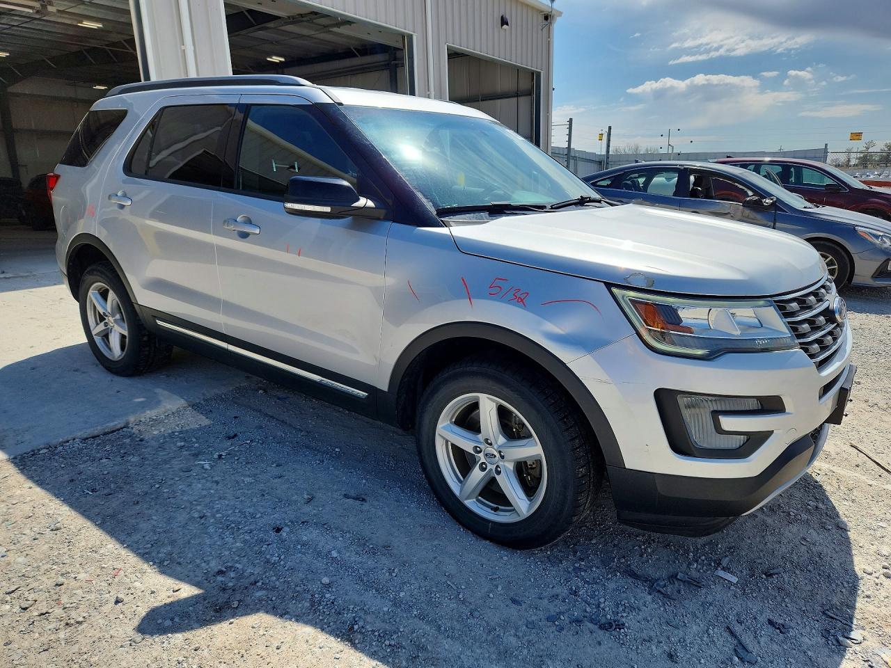 2017 FORD EXPLORER XLT photo 7