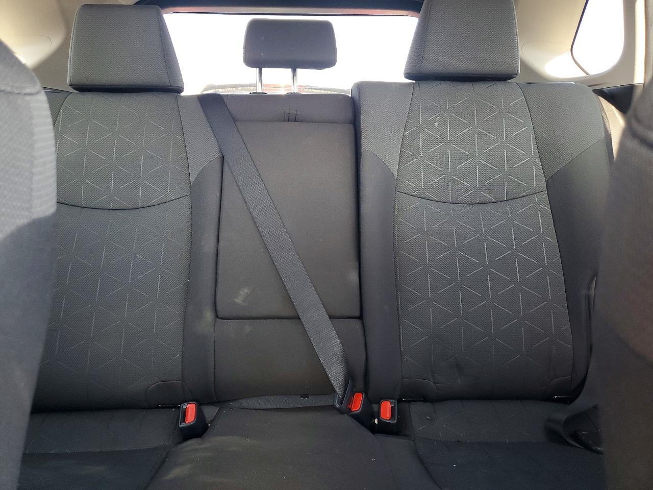 2022 TOYOTA RAV4 XLE photo 19