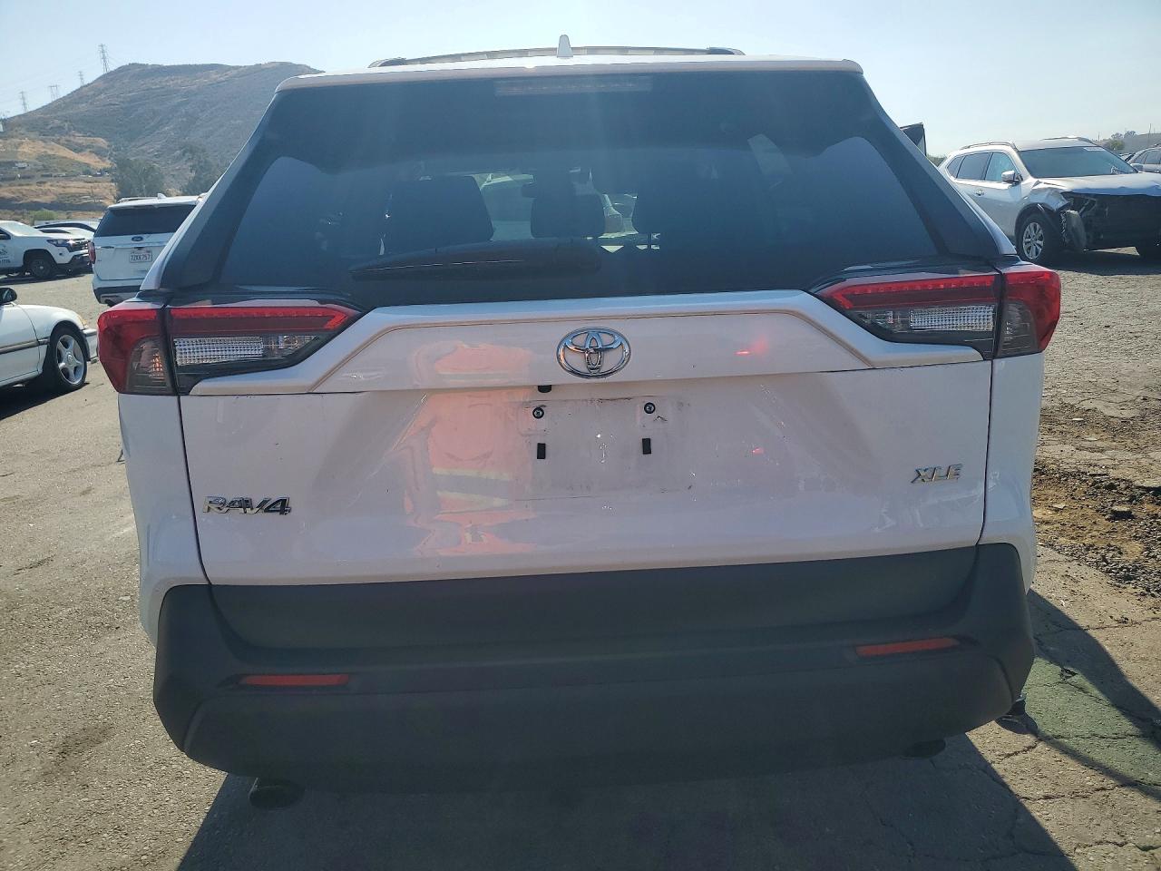 2022 TOYOTA RAV4 XLE photo 11