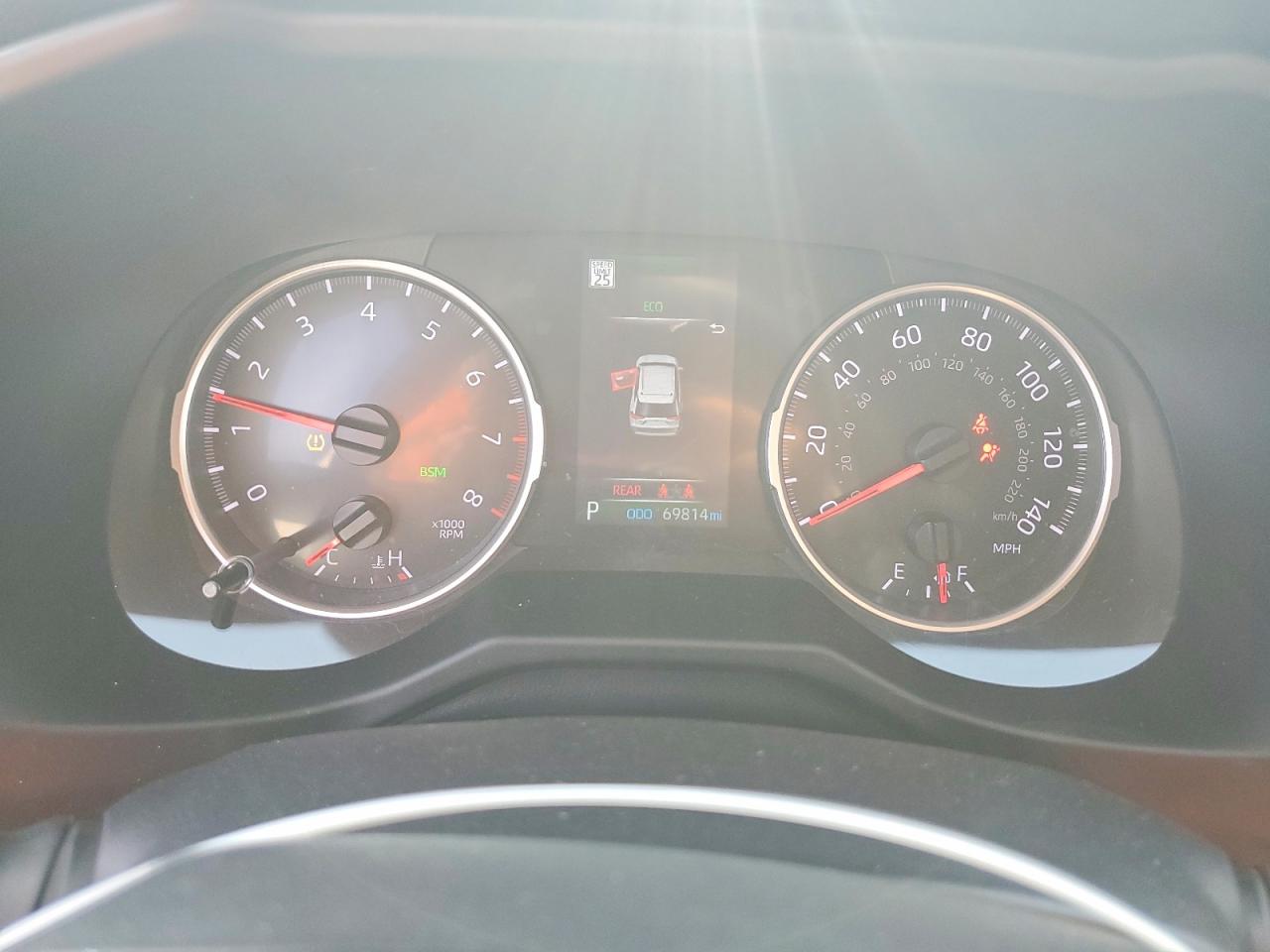 2022 TOYOTA RAV4 XLE photo 17