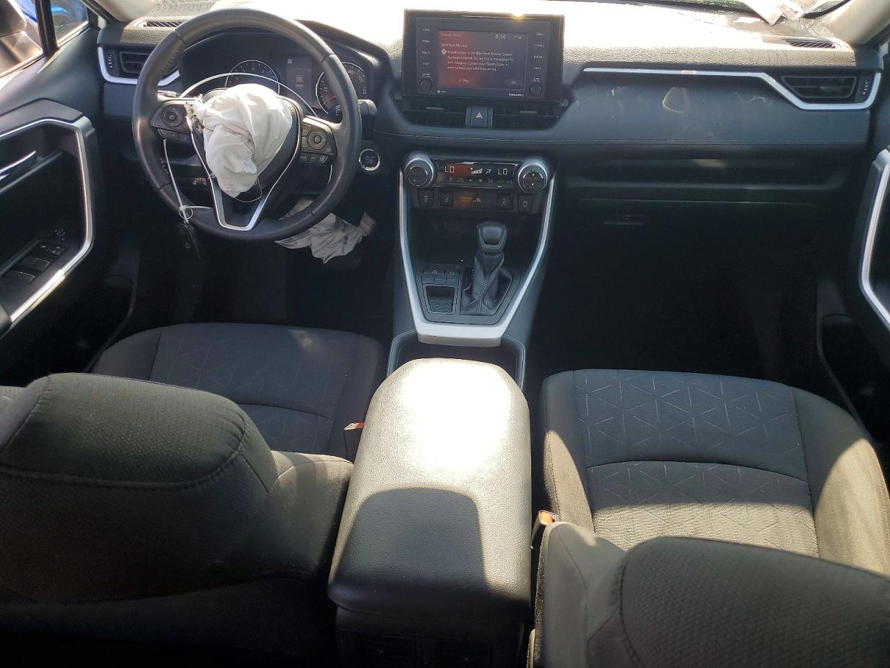 2022 TOYOTA RAV4 XLE photo 15