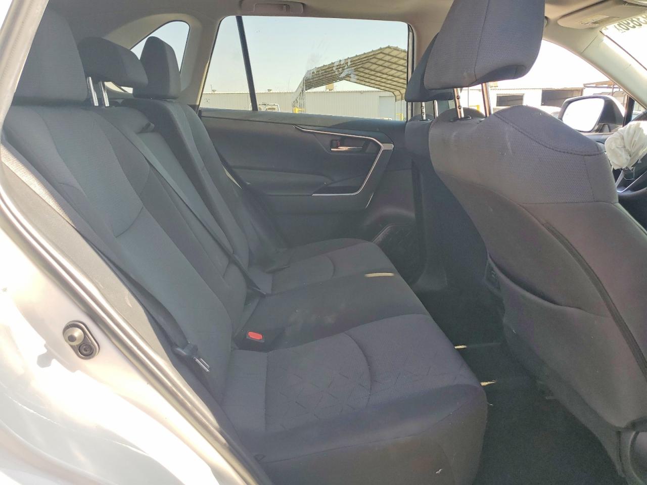 2022 TOYOTA RAV4 XLE photo 21