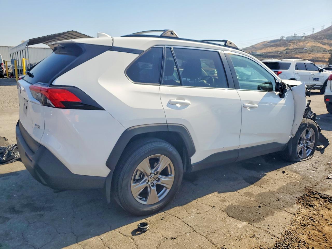 2022 TOYOTA RAV4 XLE photo 5