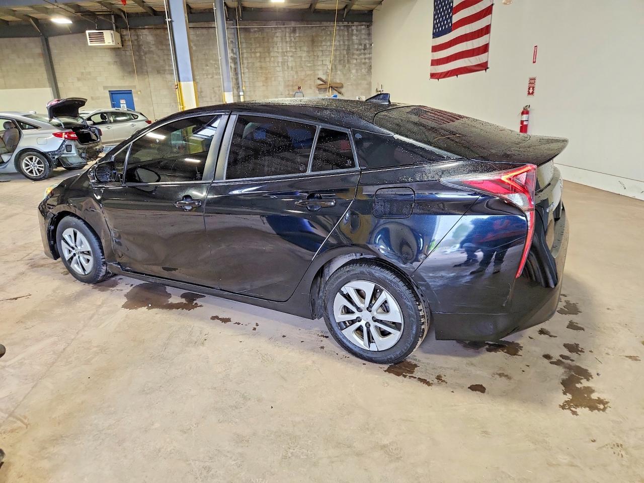2016 TOYOTA PRIUS TWO ECO photo 3