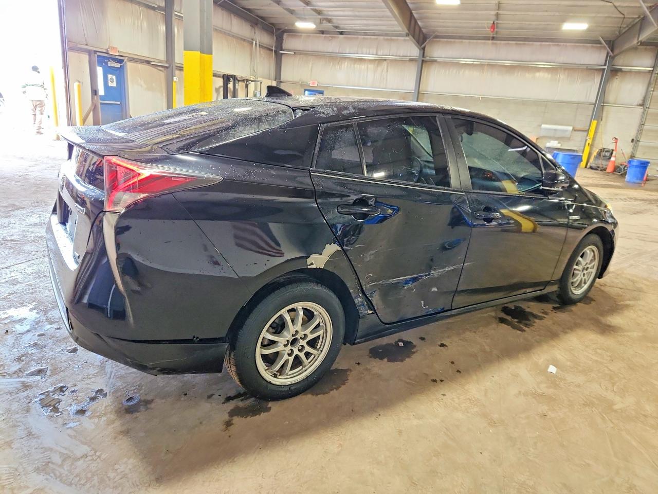 2016 TOYOTA PRIUS TWO ECO photo 5