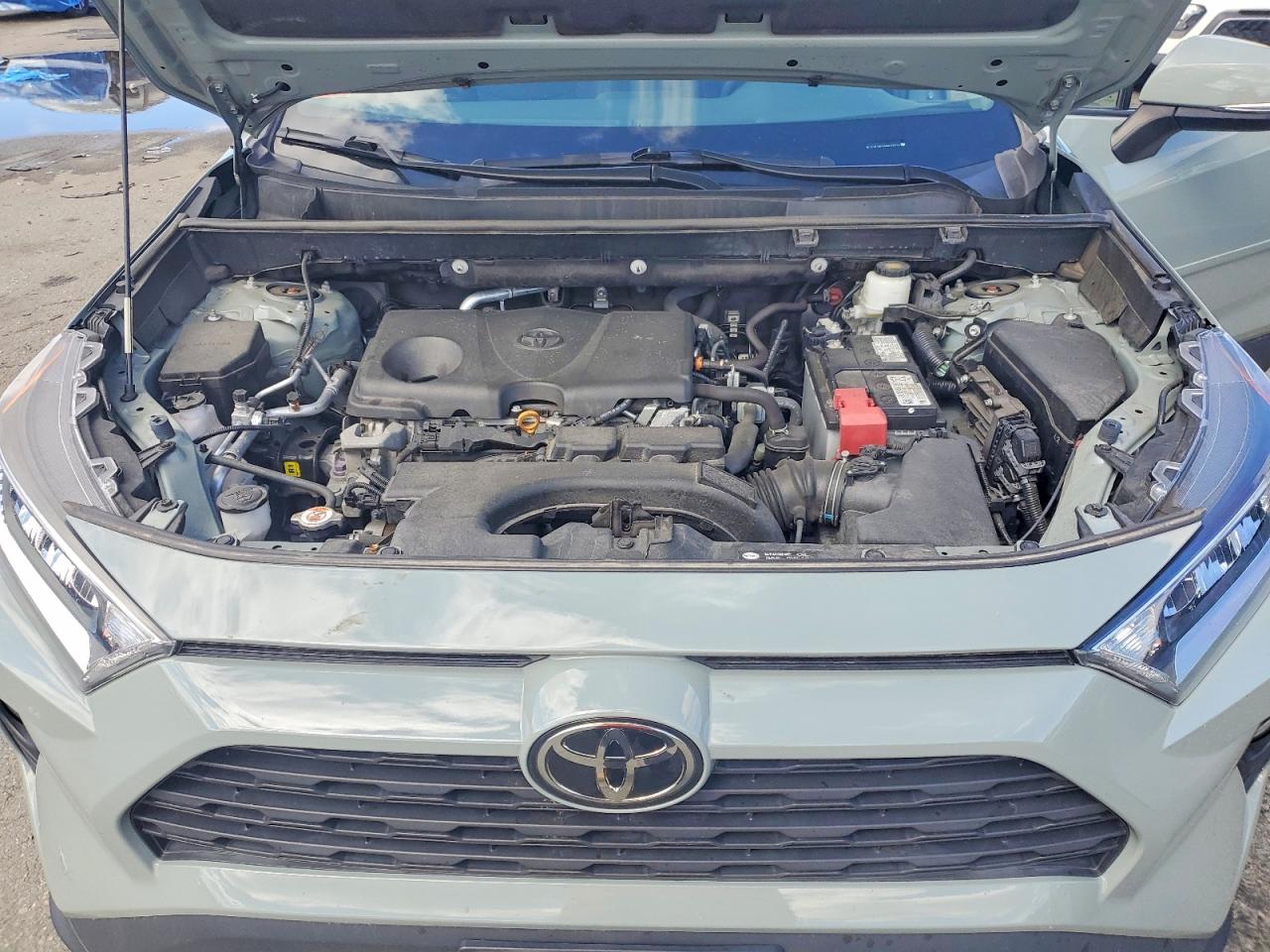 2021 TOYOTA RAV4 XLE photo 12