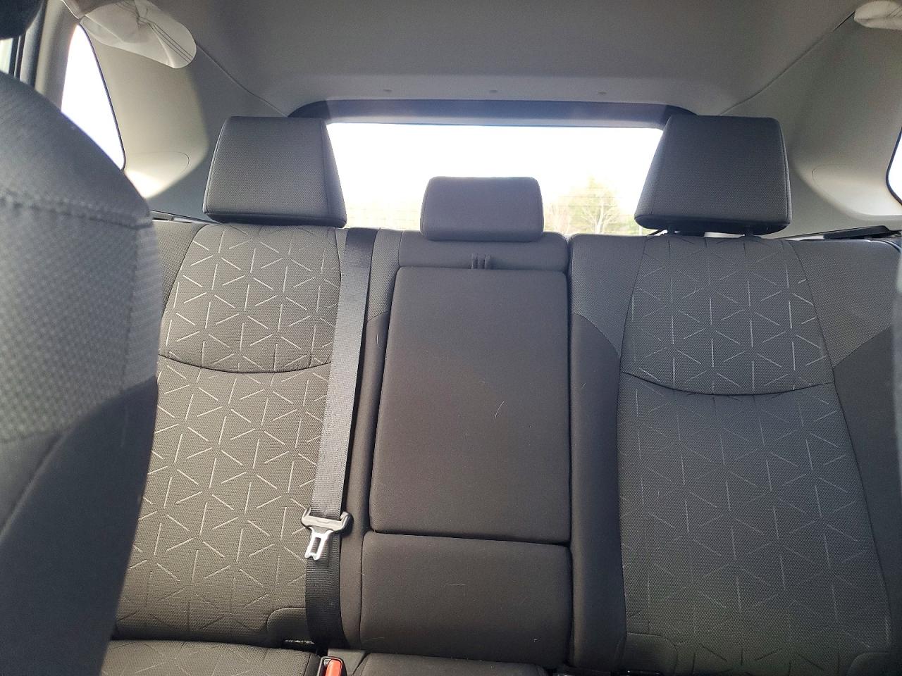 2021 TOYOTA RAV4 XLE photo 10