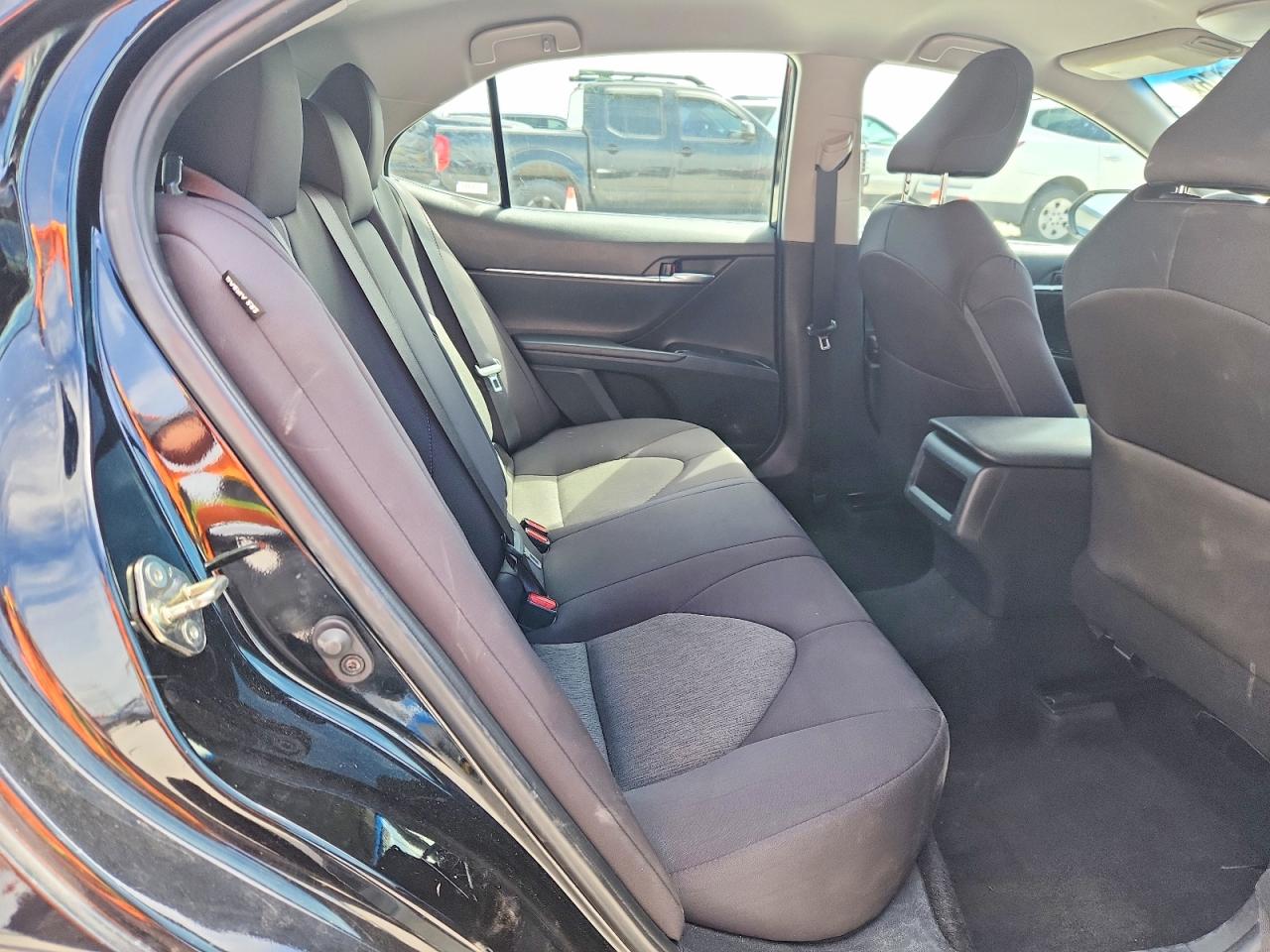 2020 TOYOTA CAMRY LE photo 28