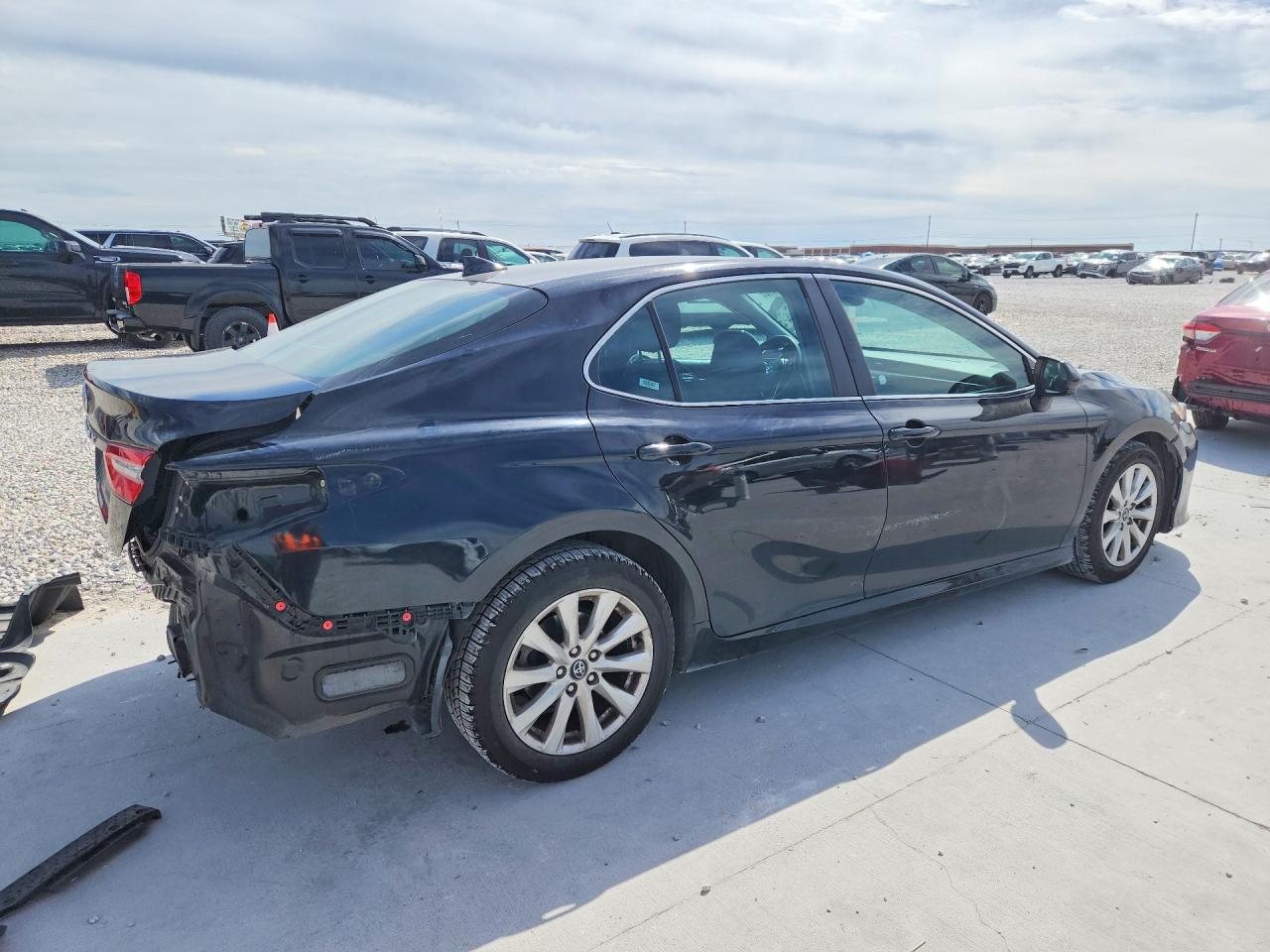 2020 TOYOTA CAMRY LE photo 7