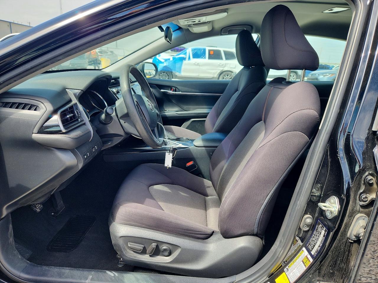 2020 TOYOTA CAMRY LE photo 19