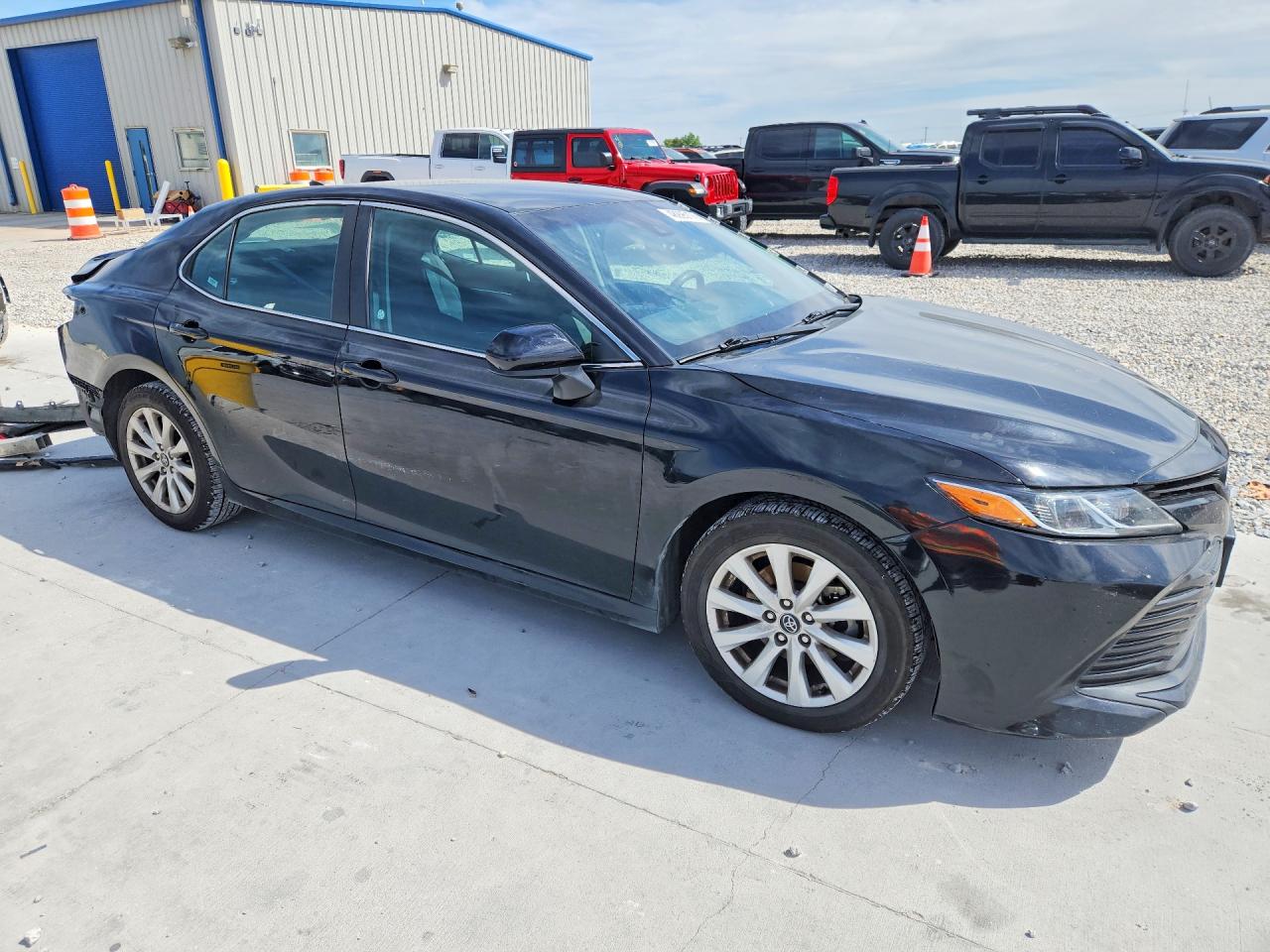 2020 TOYOTA CAMRY LE photo 10