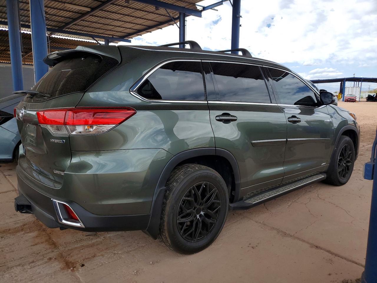 2017 TOYOTA HIGHLANDER HYBRID LIMITED PLATINUM photo 5