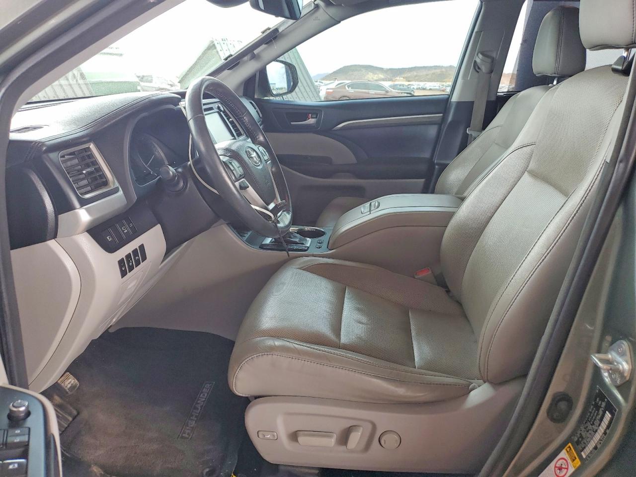 2017 TOYOTA HIGHLANDER HYBRID LIMITED PLATINUM photo 13