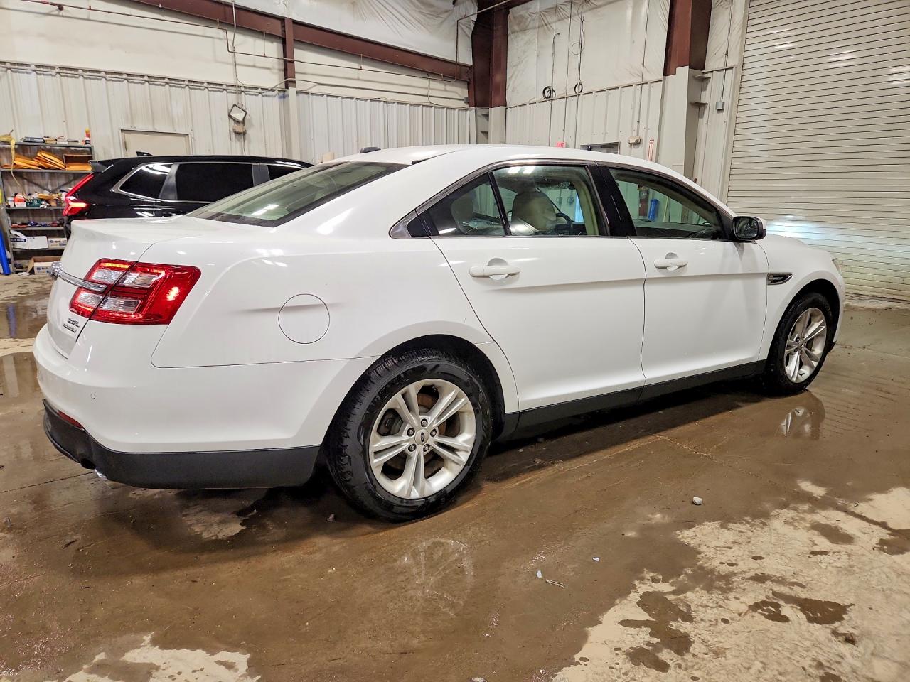 2015 FORD TAURUS SEL photo 5