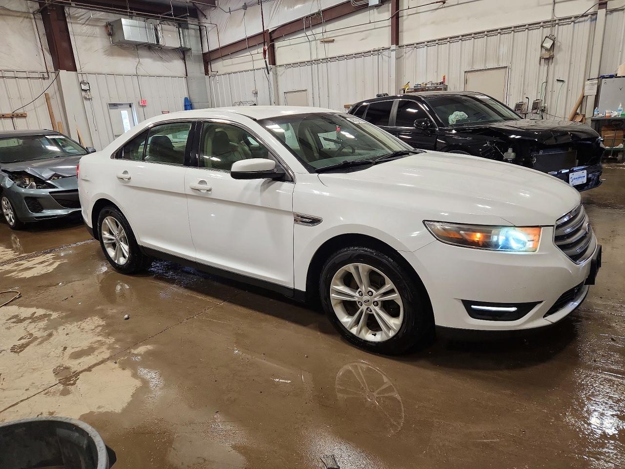 2015 FORD TAURUS SEL photo 7
