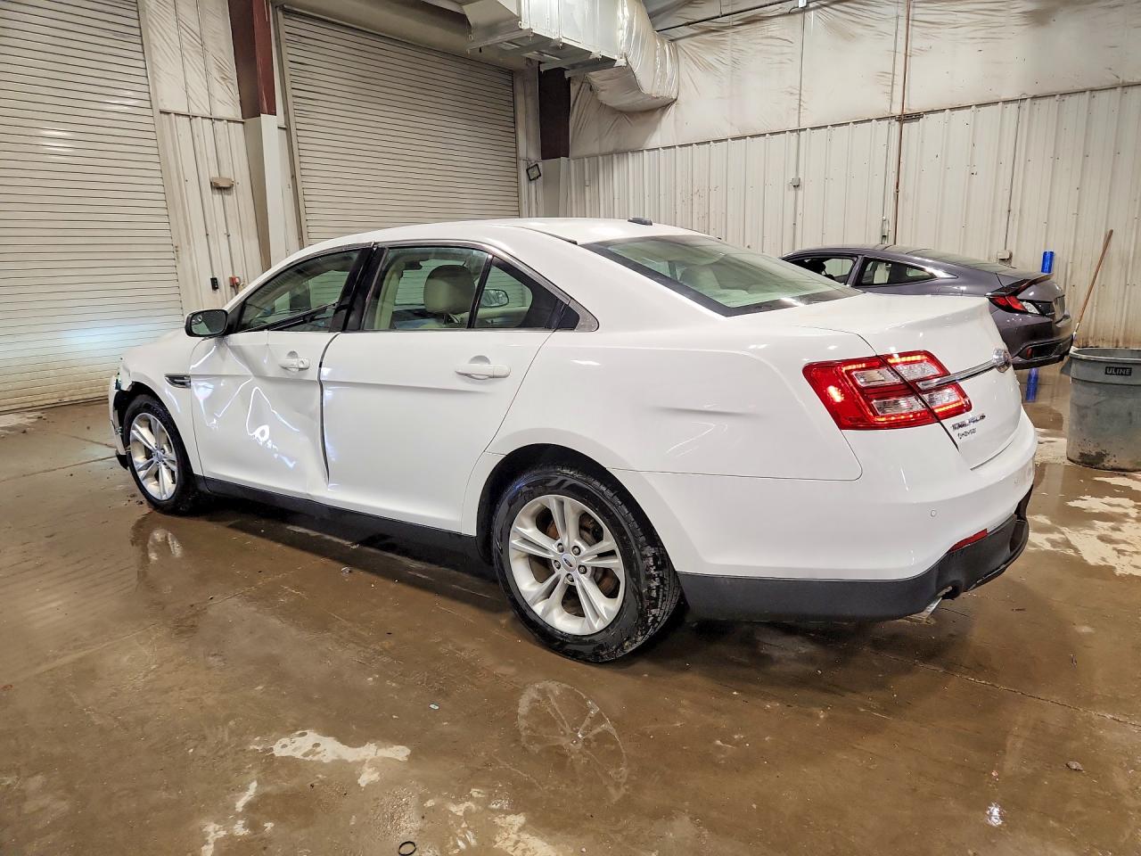 2015 FORD TAURUS SEL photo 3