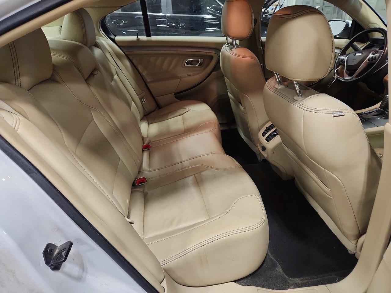2015 FORD TAURUS SEL photo 19