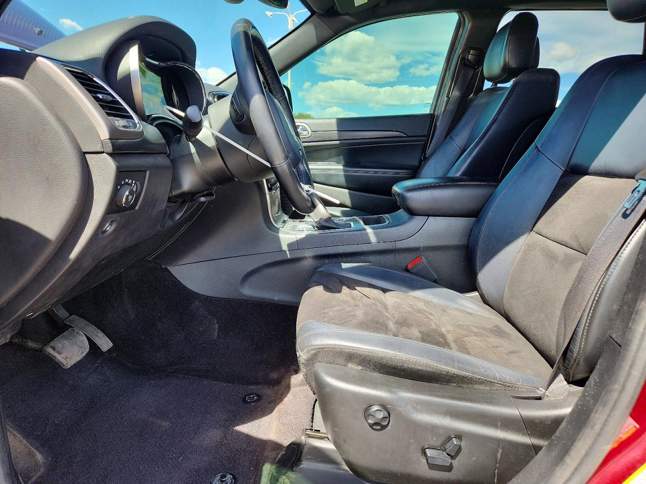 2019 JEEP GRAND CHEROKEE LAREDO photo 13