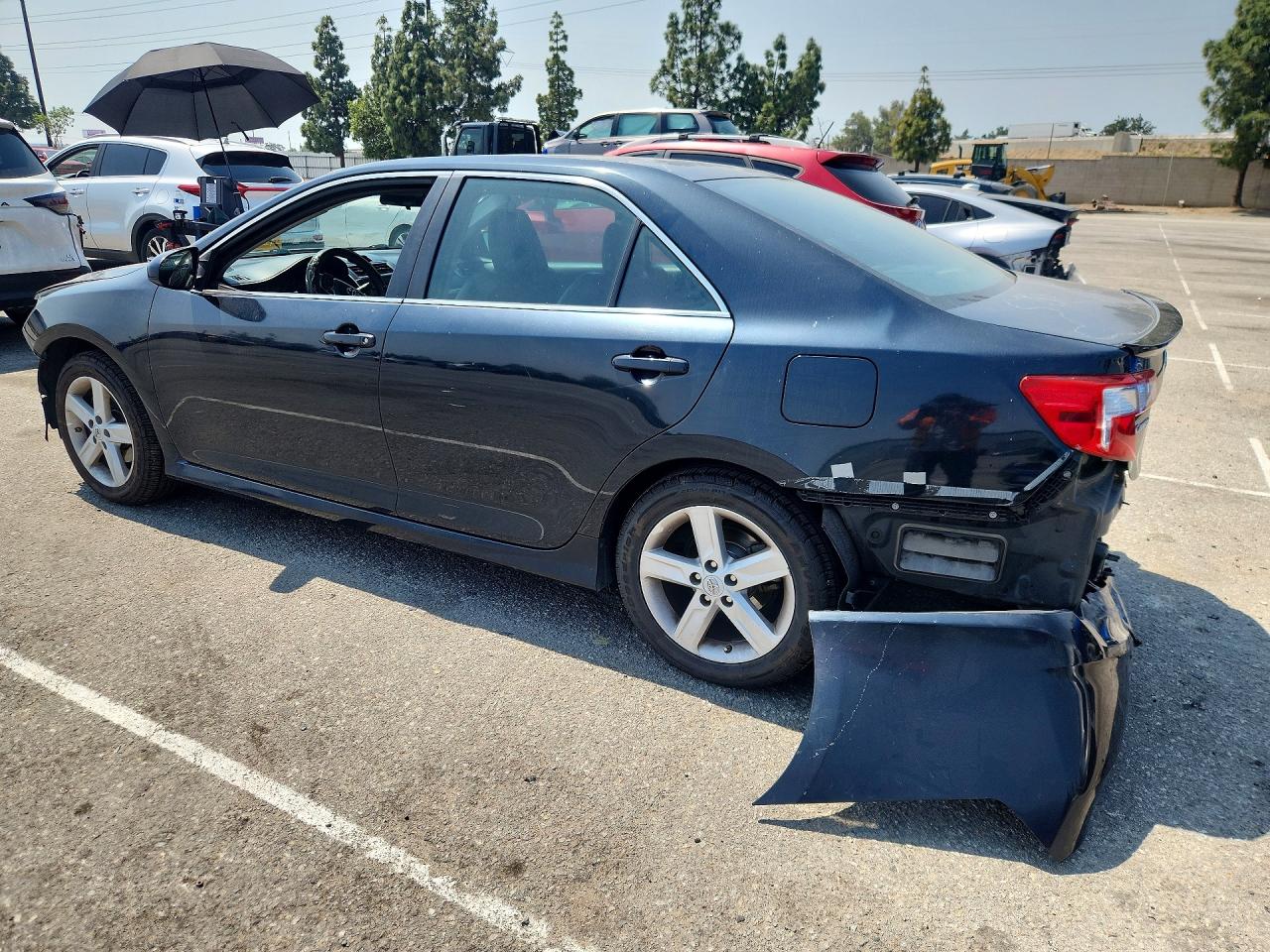 2012 TOYOTA CAMRY SE photo 4
