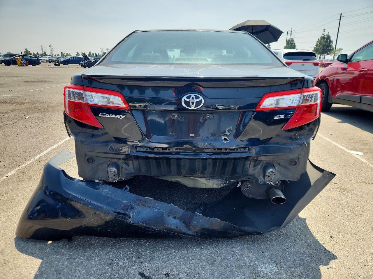2012 TOYOTA CAMRY SE photo 16