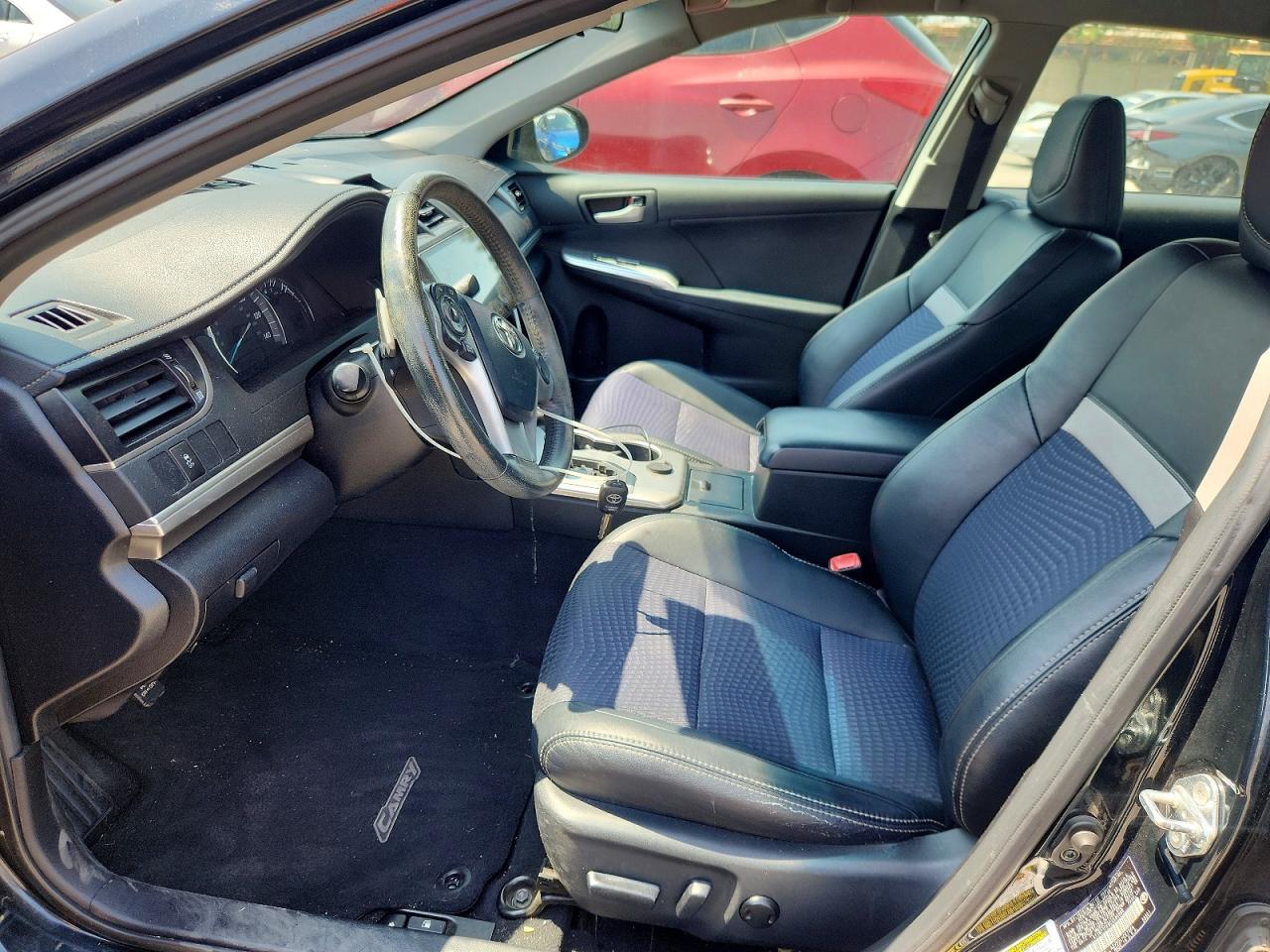 2012 TOYOTA CAMRY SE photo 19