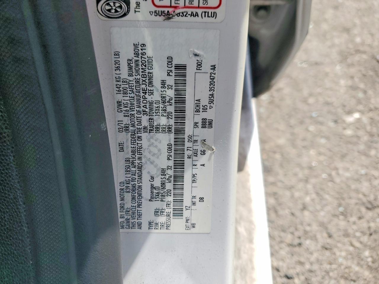 2011 FORD FIESTA SE photo 12