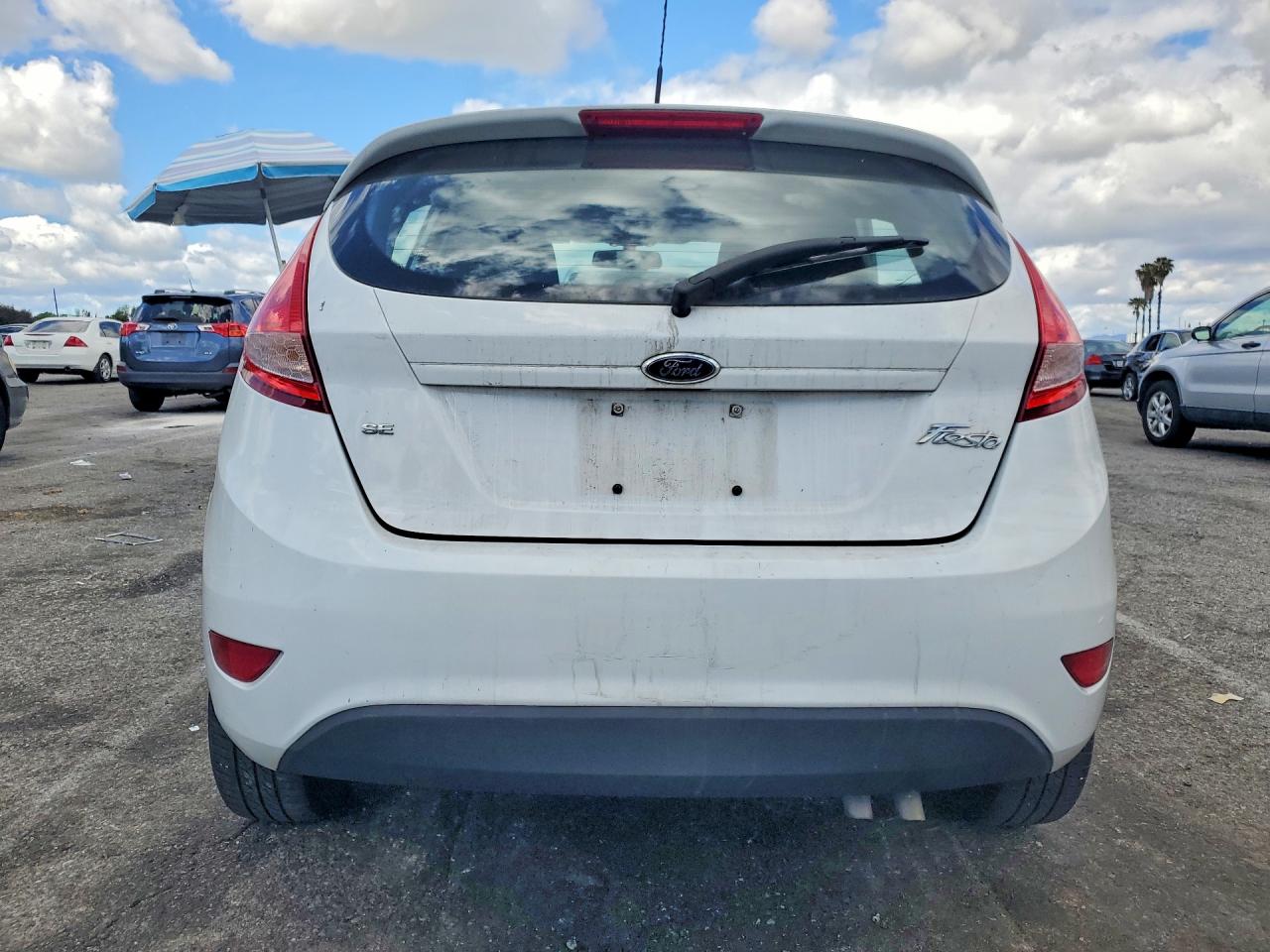 2011 FORD FIESTA SE photo 6