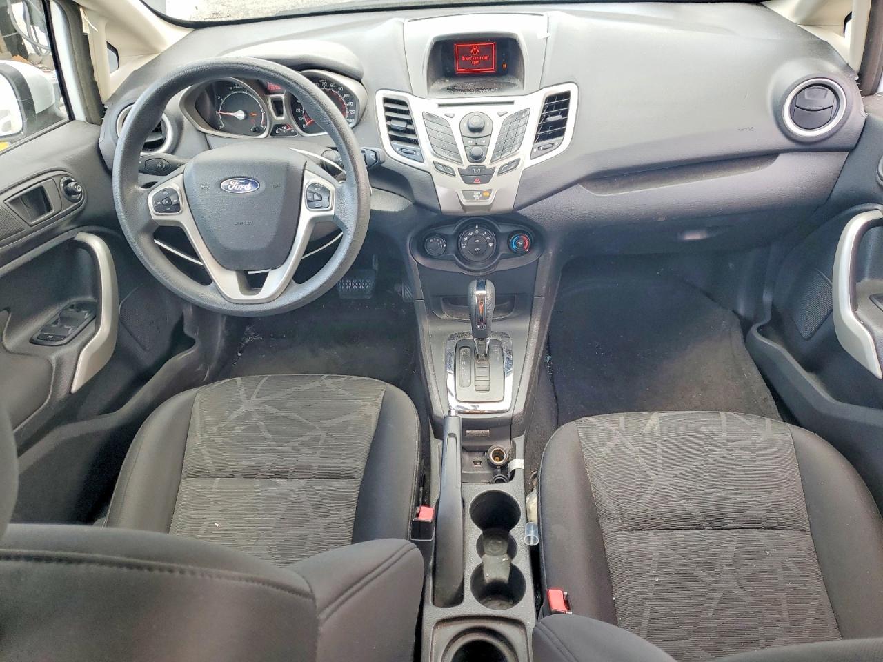 2011 FORD FIESTA SE photo 8