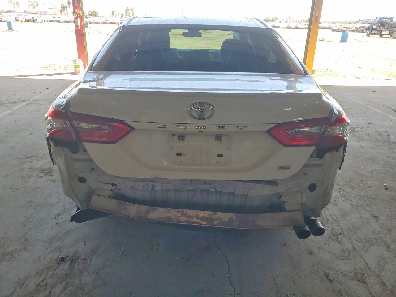 2018 TOYOTA CAMRY SE photo 11