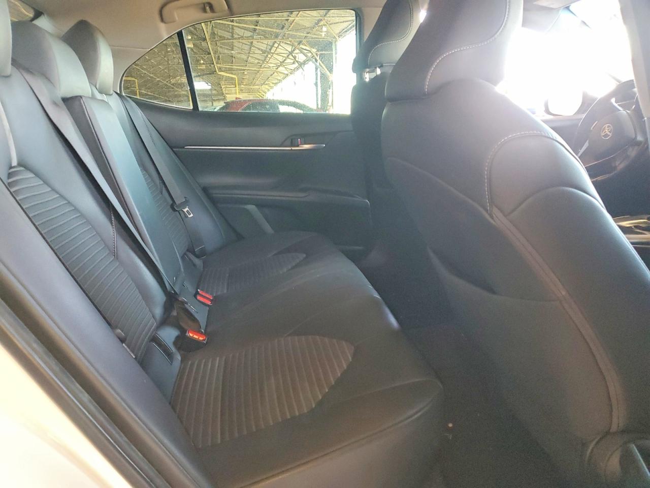 2018 TOYOTA CAMRY SE photo 19