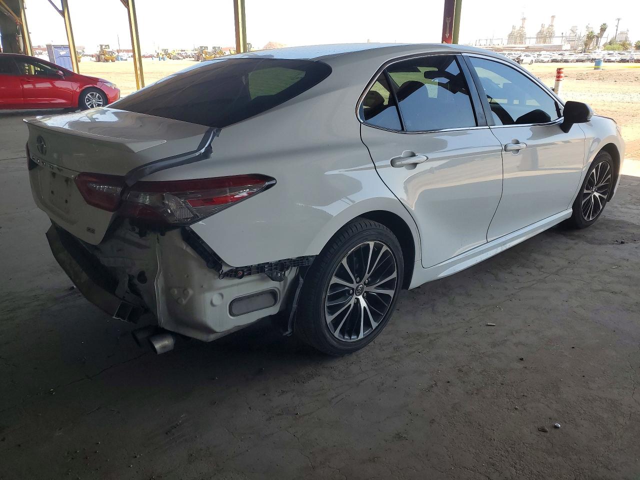 2018 TOYOTA CAMRY SE photo 5