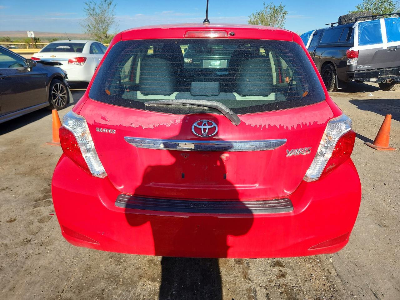 2012 TOYOTA YARIS 5-DOOR L photo 6