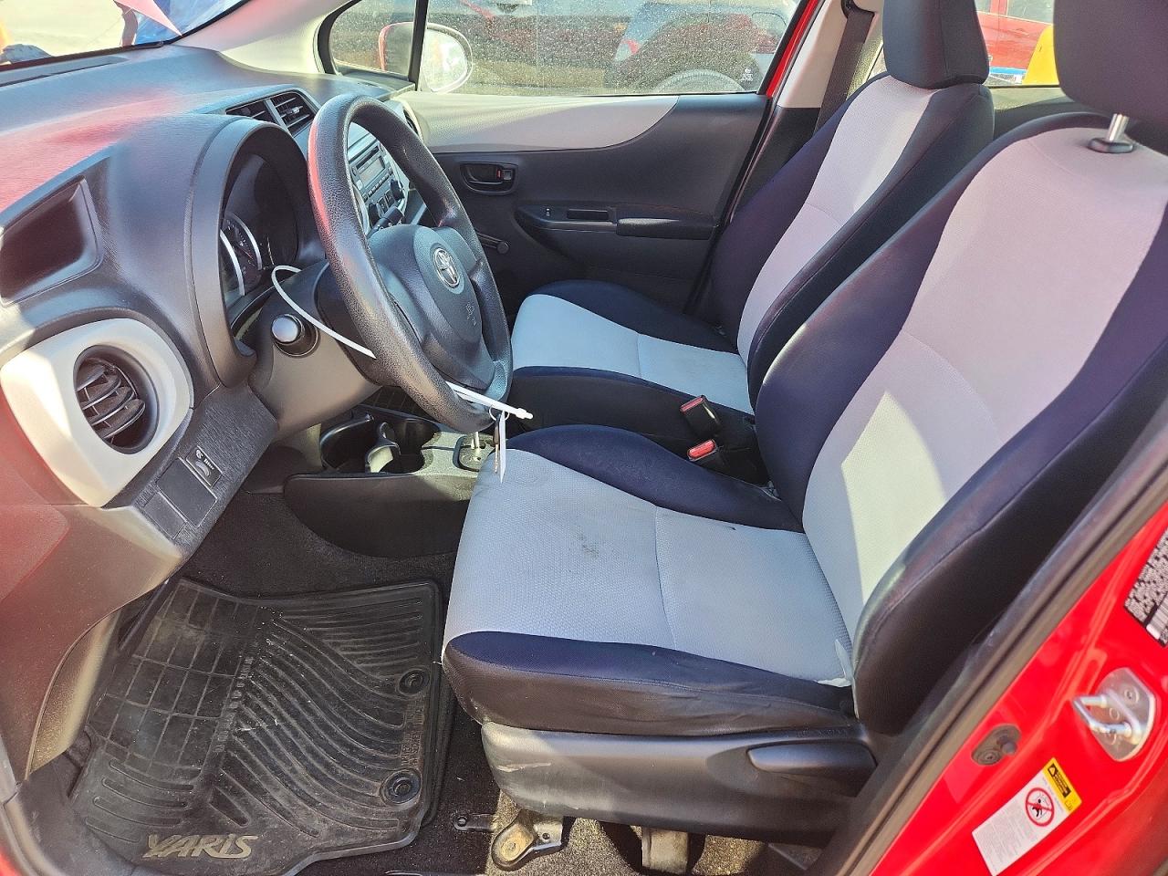 2012 TOYOTA YARIS 5-DOOR L photo 7