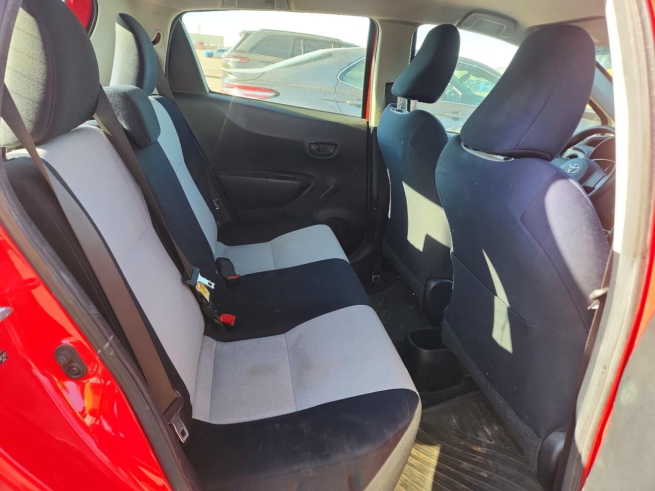 2012 TOYOTA YARIS 5-DOOR L photo 10