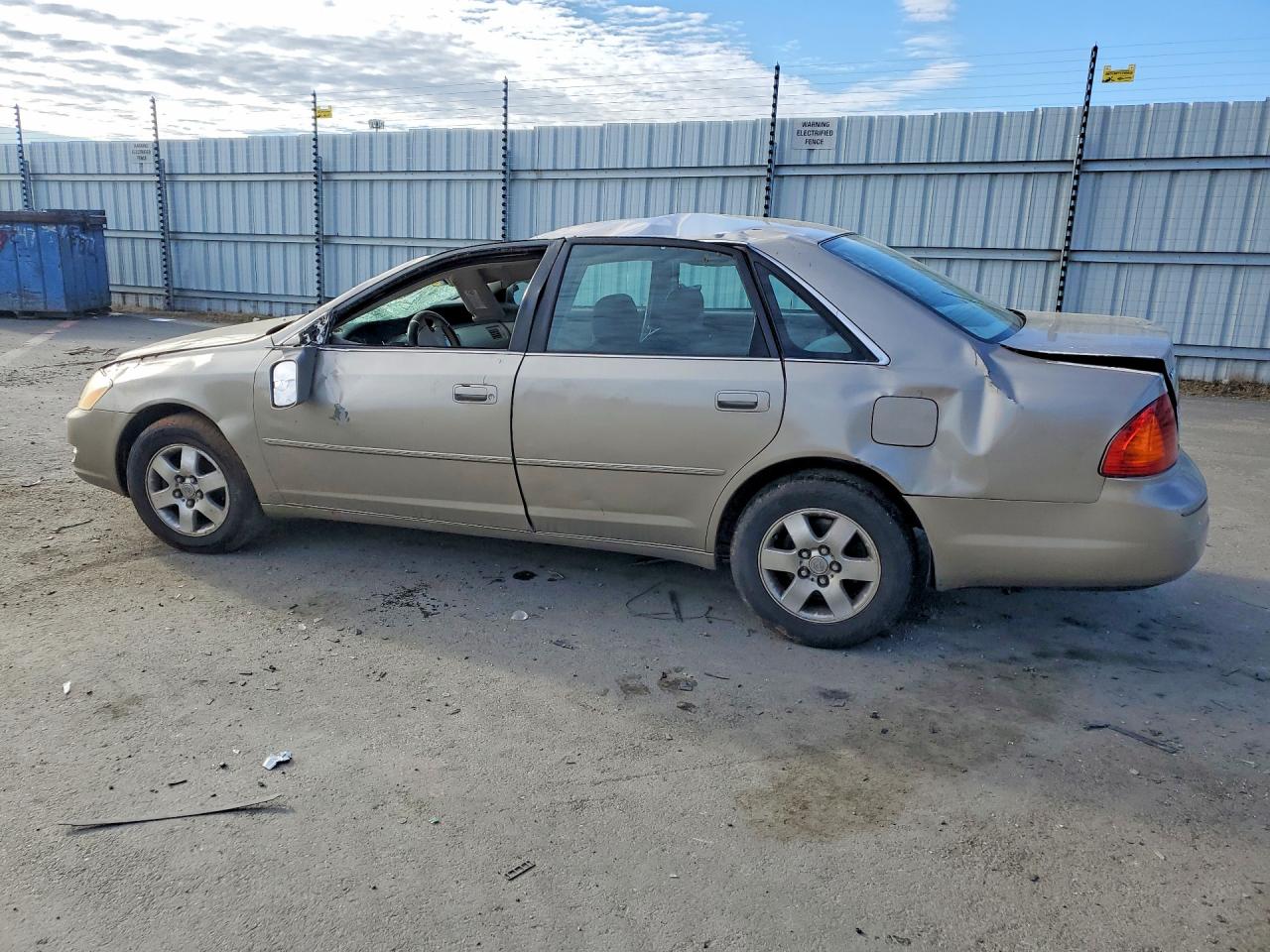 2001 TOYOTA AVALON XL photo 2
