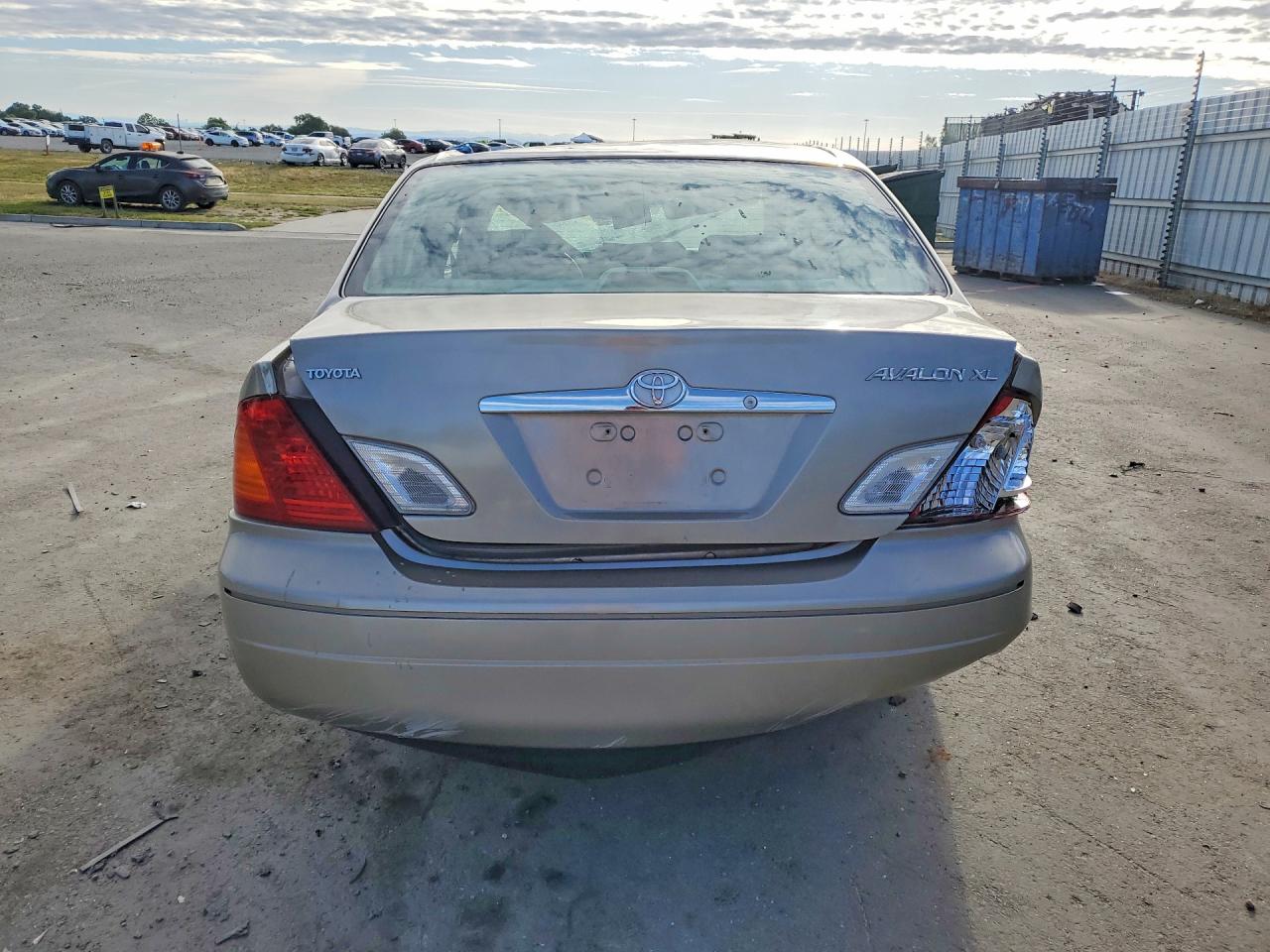 2001 TOYOTA AVALON XL photo 6