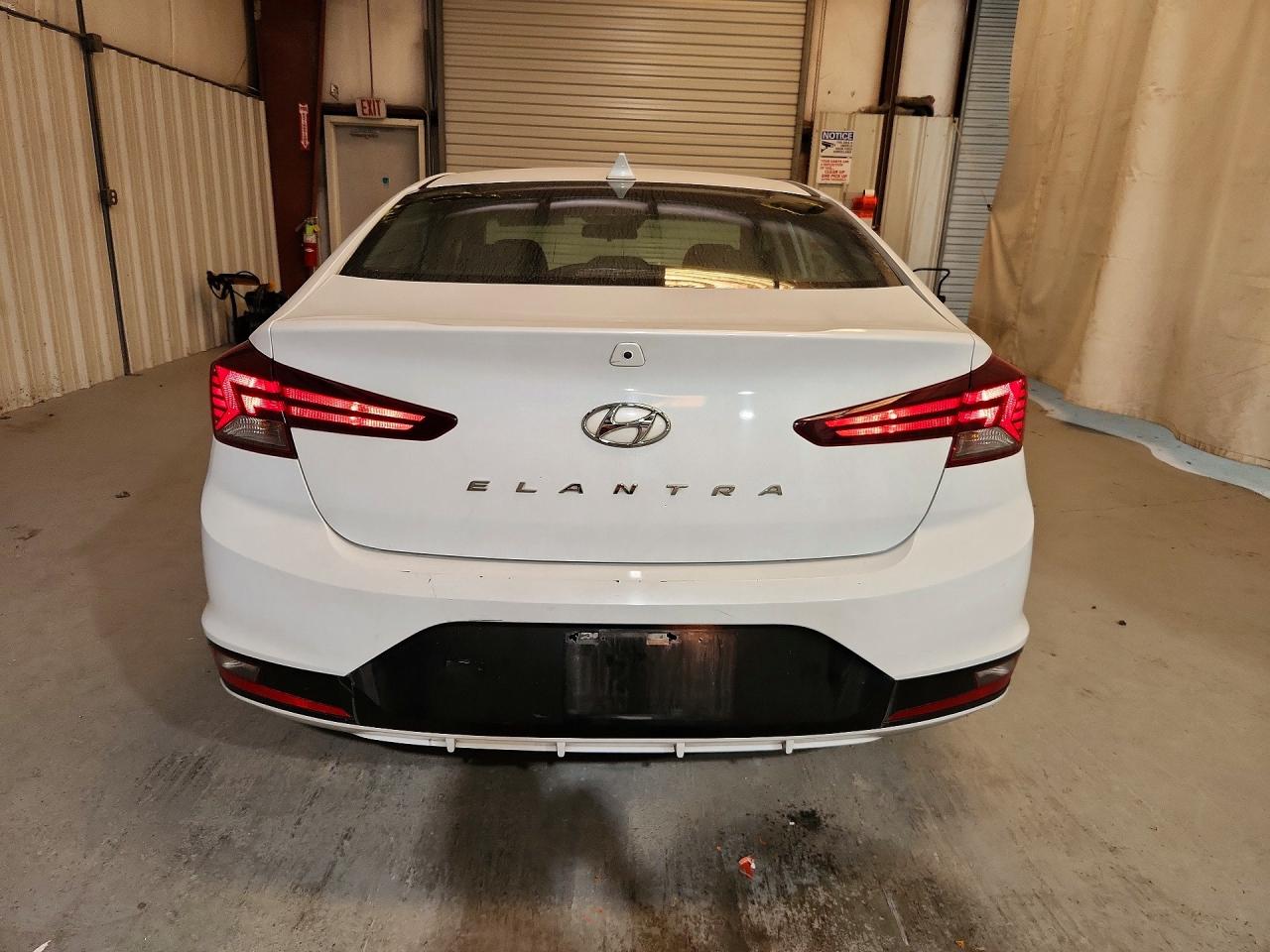 2020 HYUNDAI ELANTRA SEL photo 16