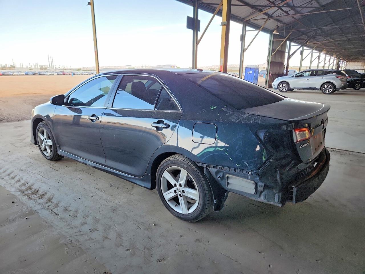 2013 TOYOTA CAMRY SE photo 3