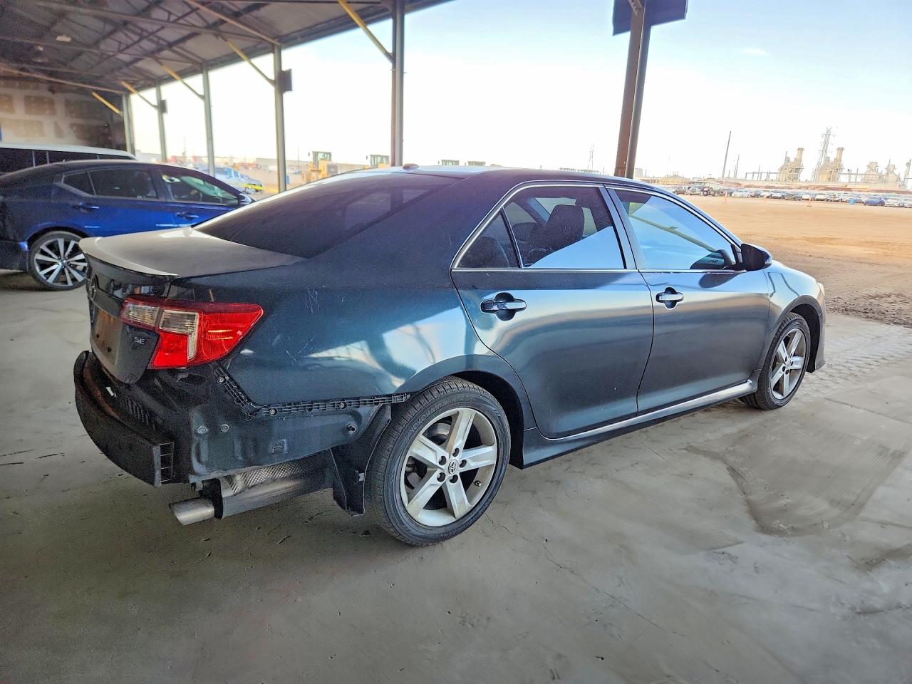 2013 TOYOTA CAMRY SE photo 5