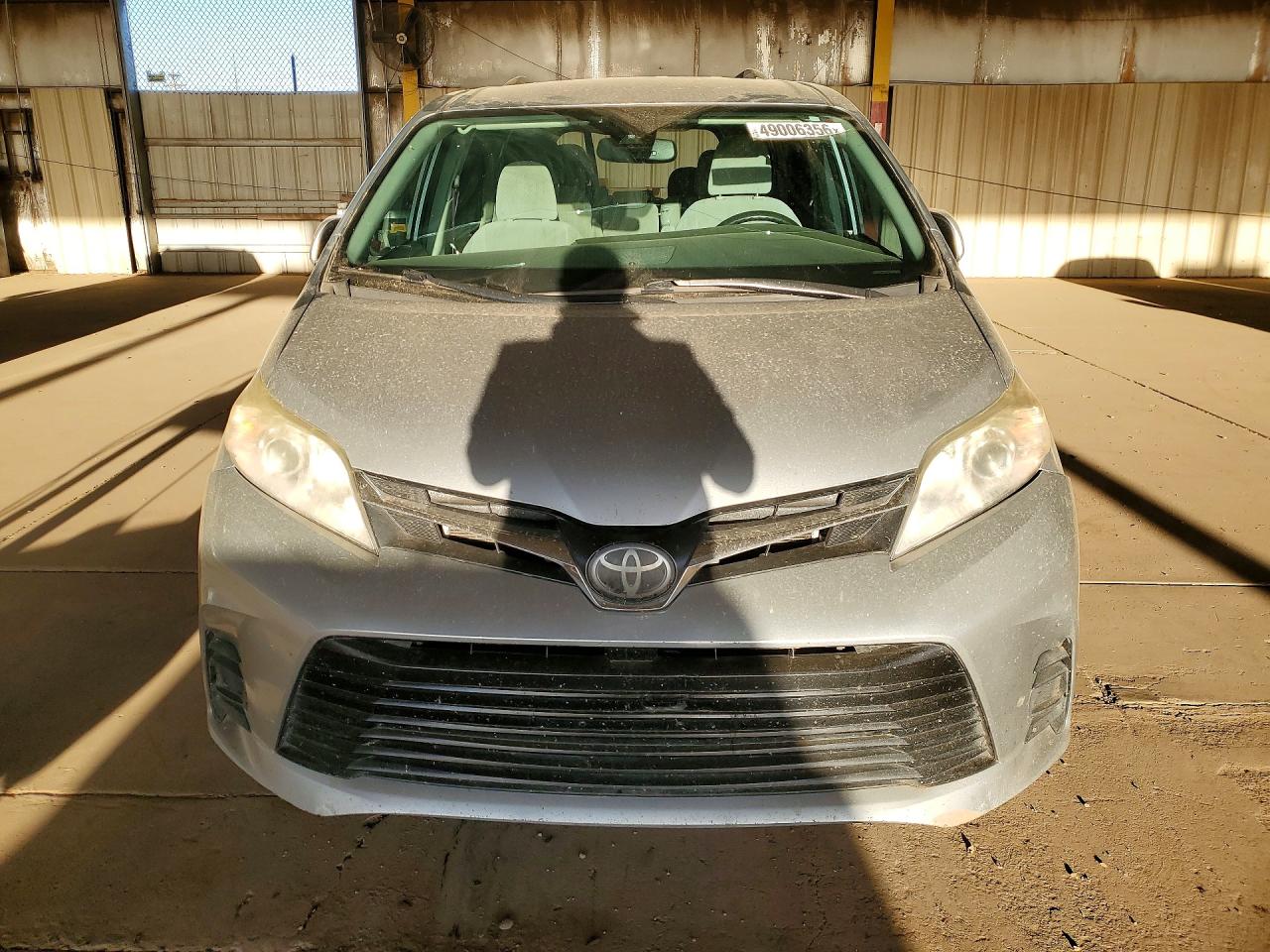 2020 TOYOTA SIENNA LE 8-PASSENGER photo 9