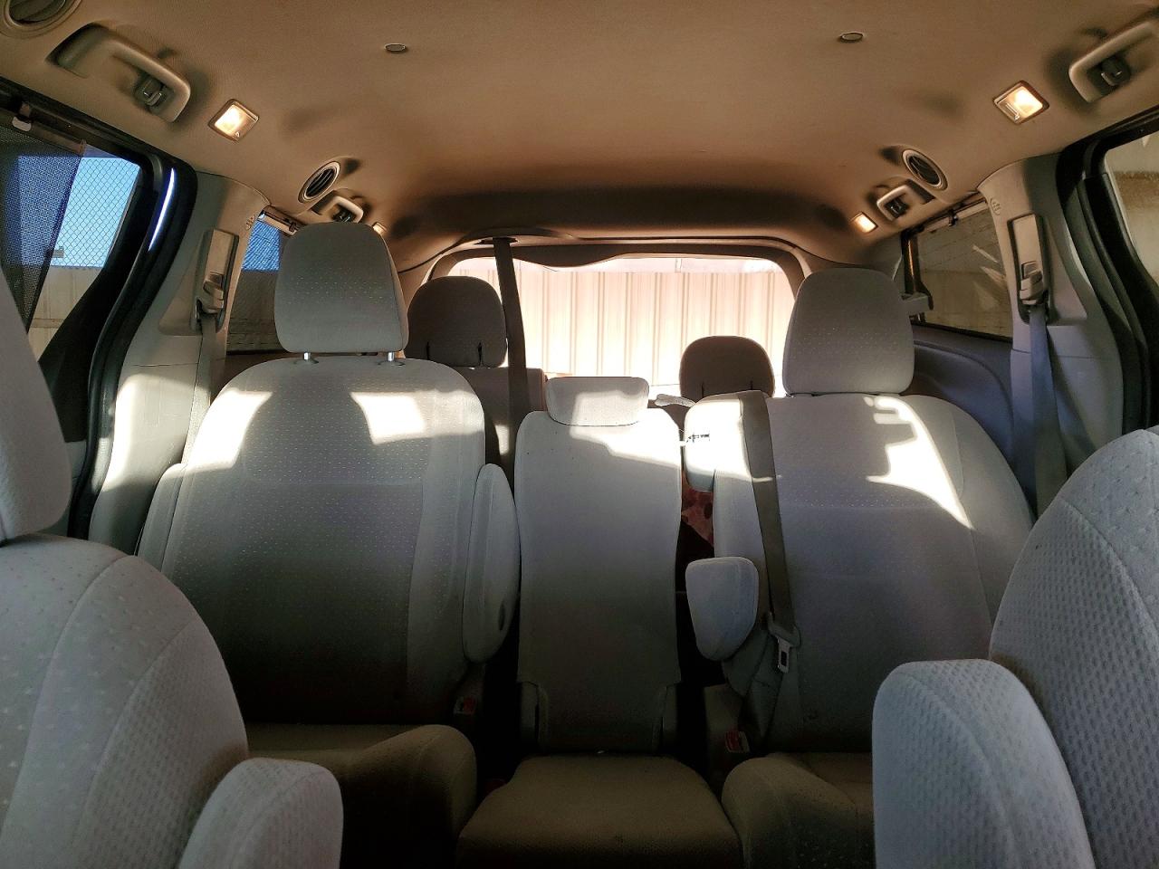 2020 TOYOTA SIENNA LE 8-PASSENGER photo 19