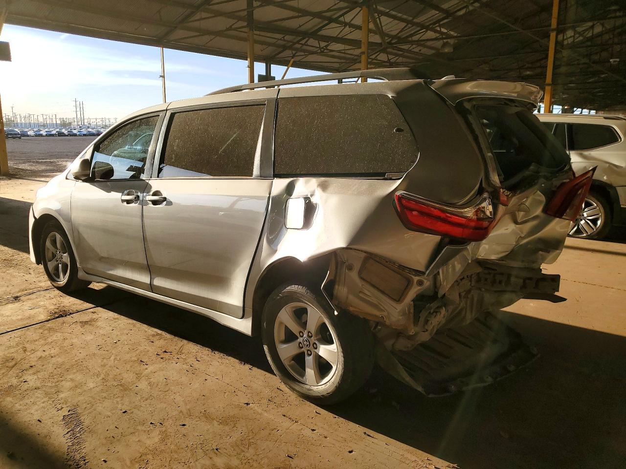 2020 TOYOTA SIENNA LE 8-PASSENGER photo 3