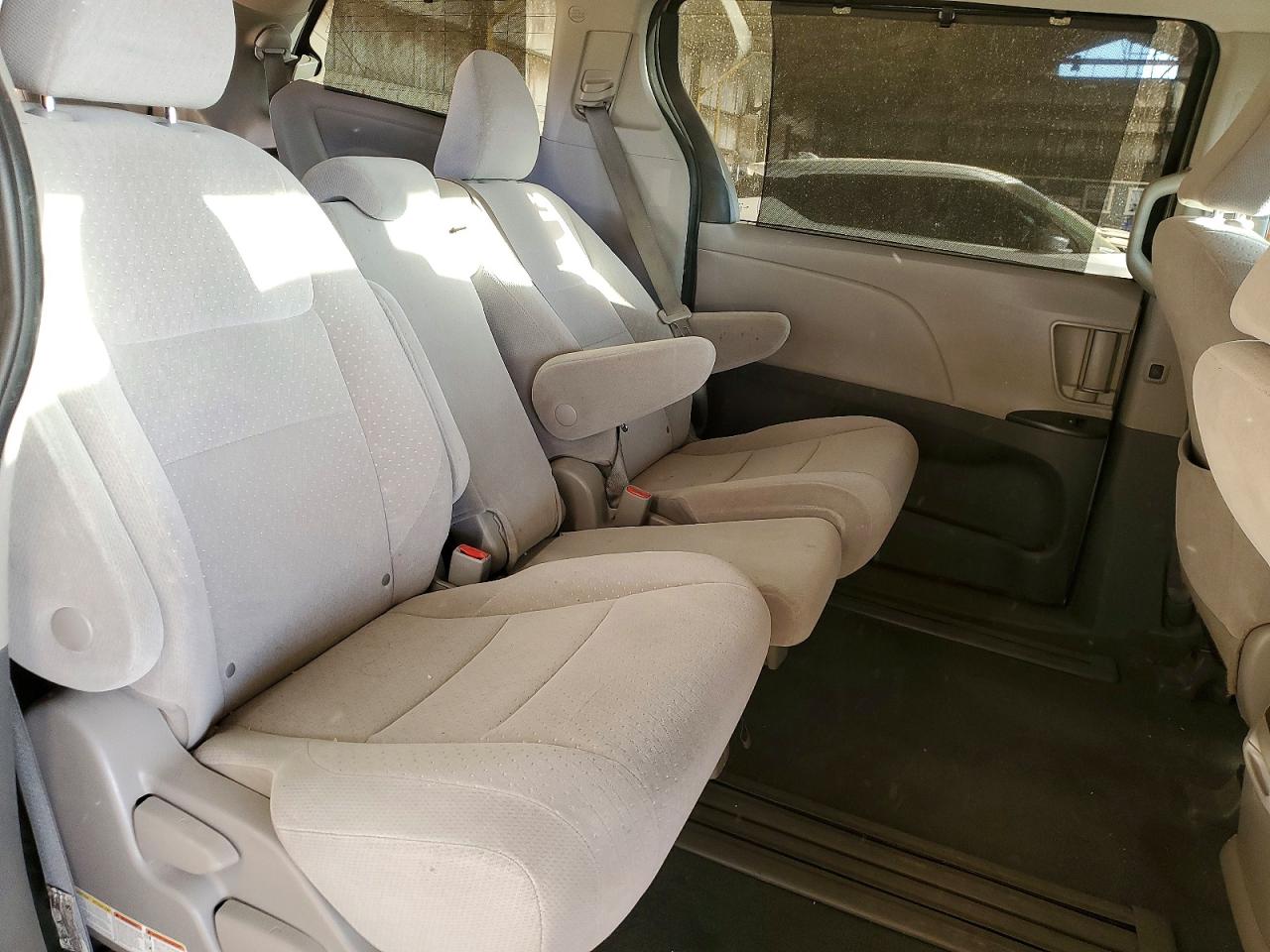2020 TOYOTA SIENNA LE 8-PASSENGER photo 21