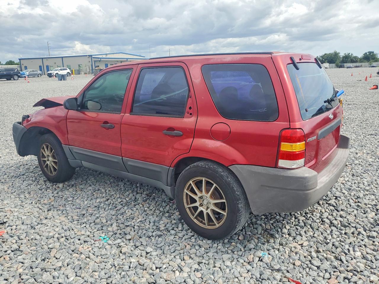 2004 FORD ESCAPE XLS photo 3