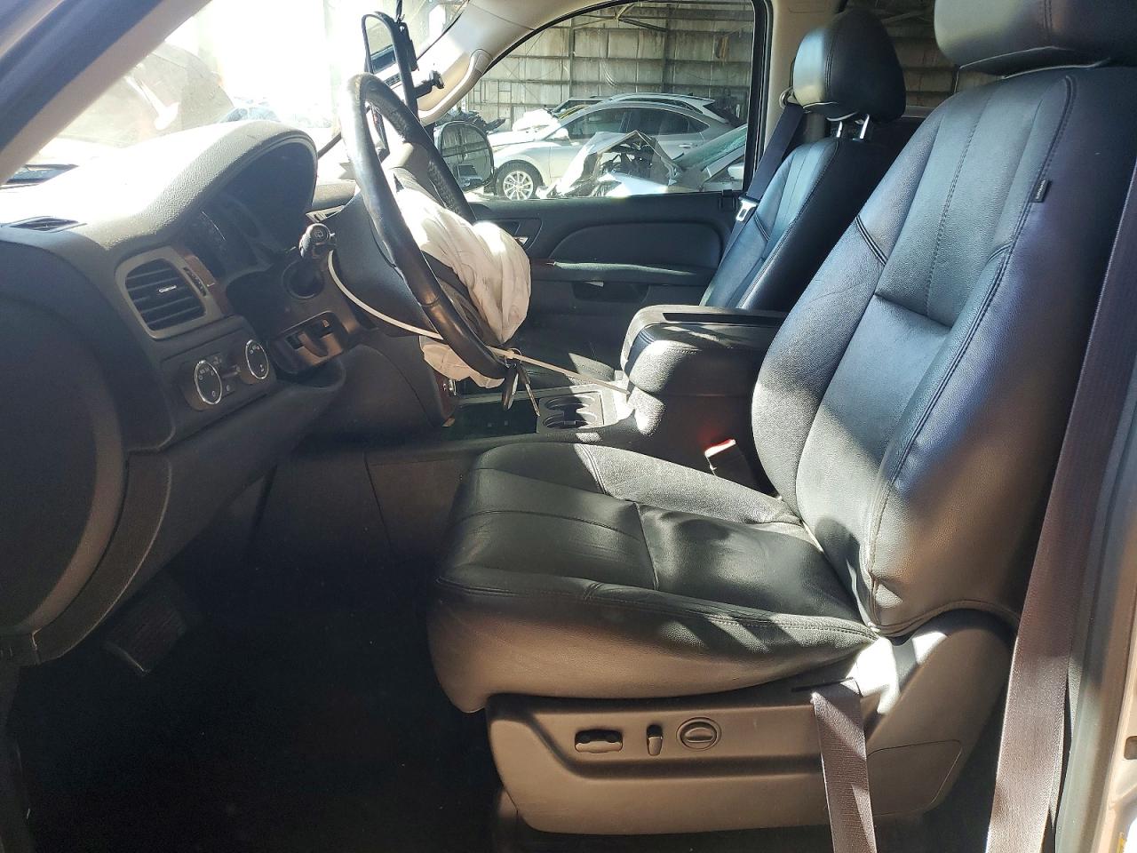 2013 CHEVROLET SUBURBAN K1500 LT photo 13