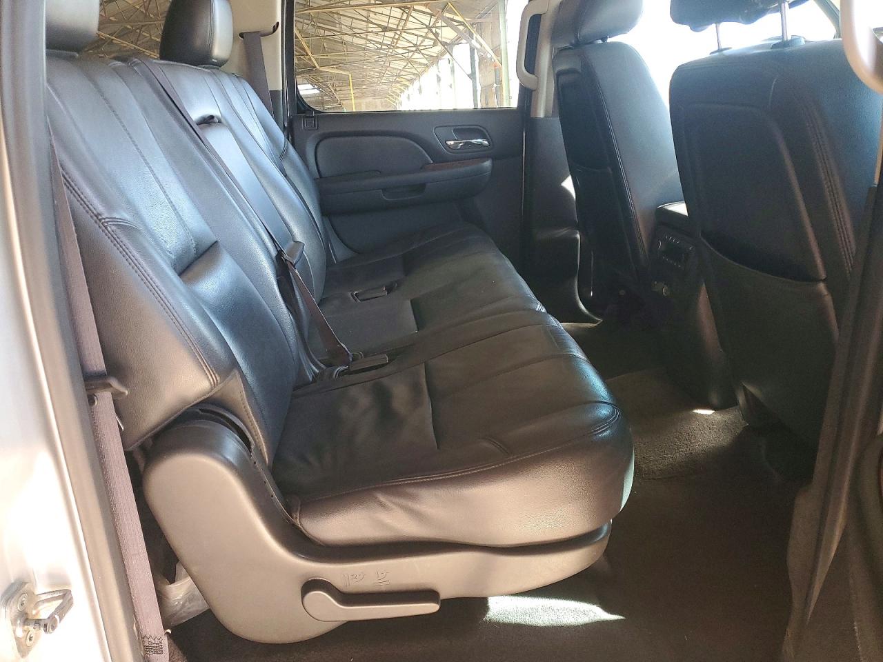 2013 CHEVROLET SUBURBAN K1500 LT photo 21
