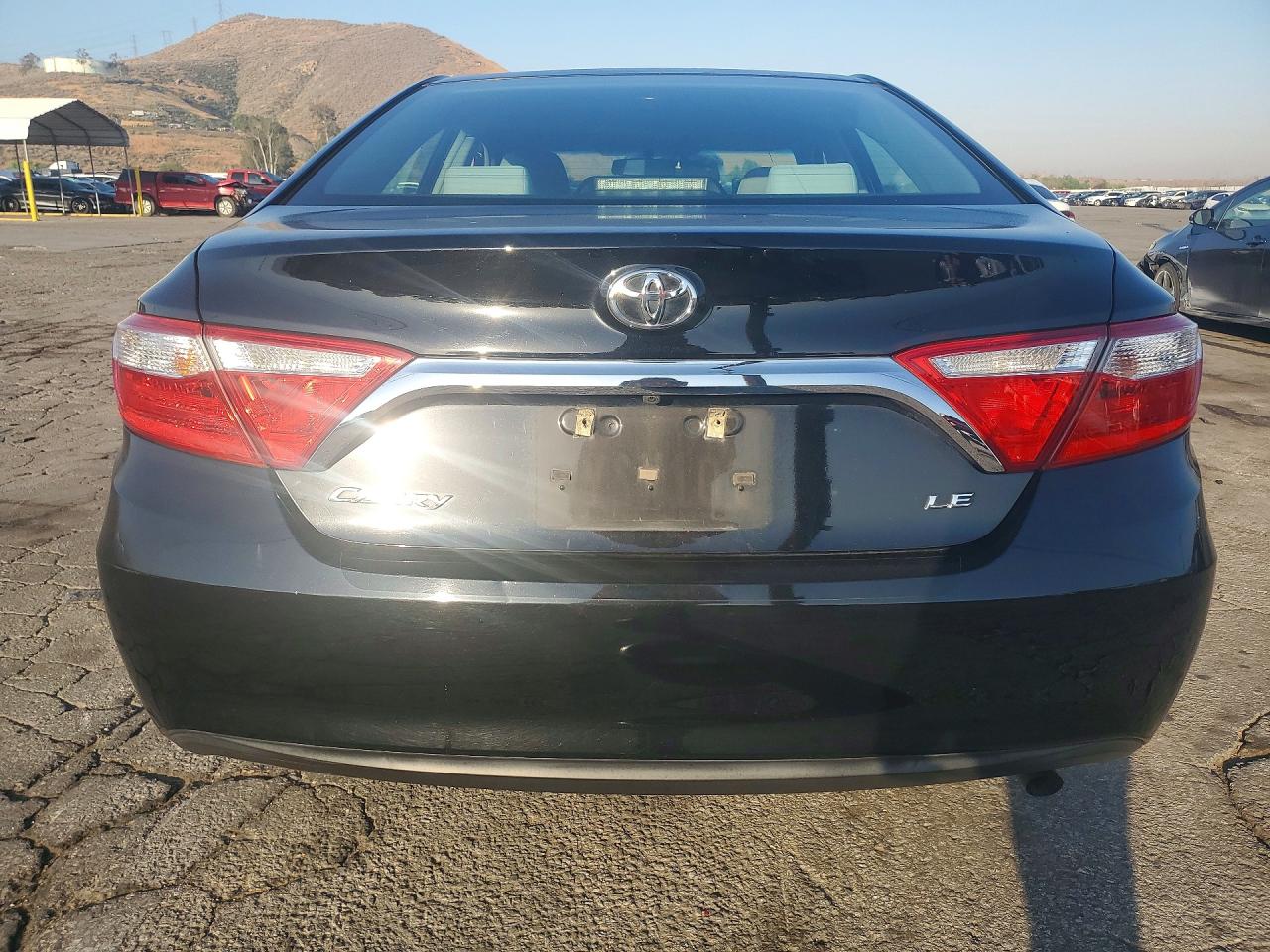 2017 TOYOTA CAMRY LE photo 16