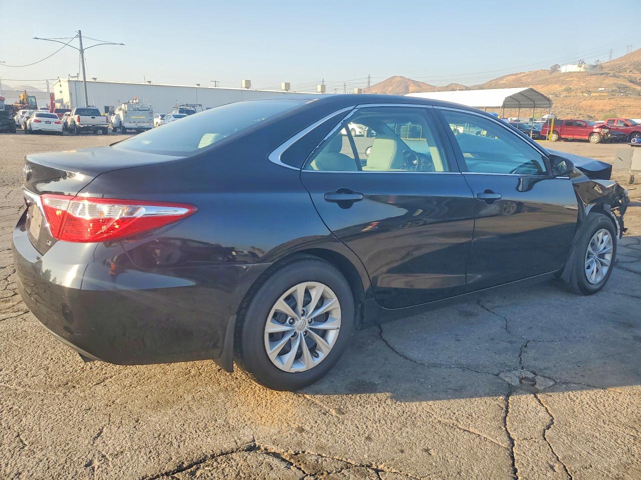 2017 TOYOTA CAMRY LE photo 7