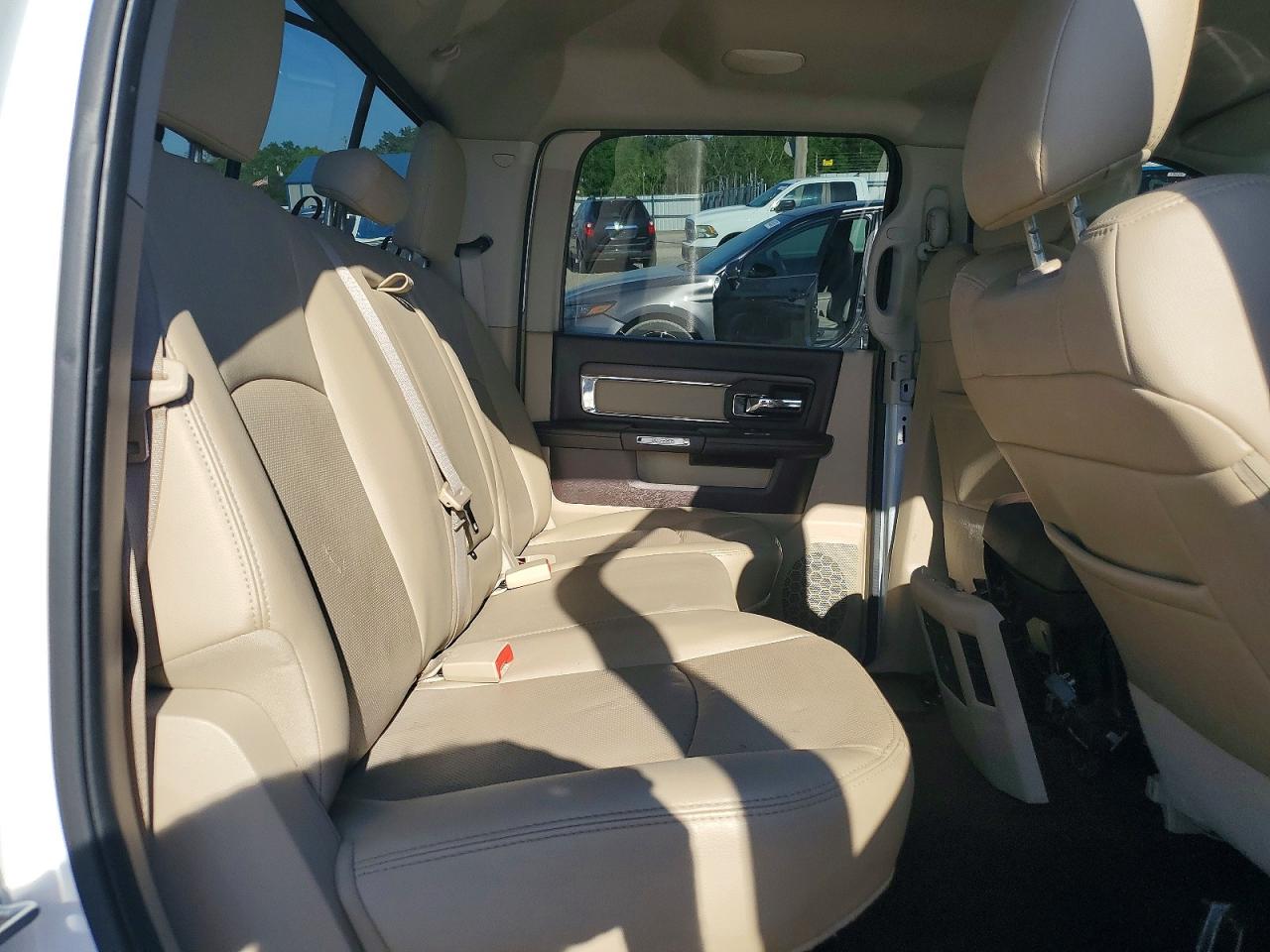 2016 RAM 1500 LARAMIE photo 19