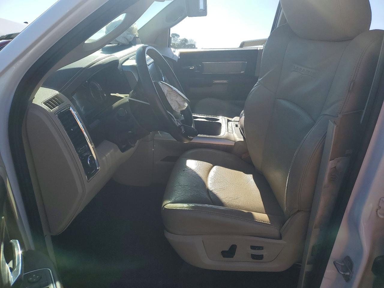2016 RAM 1500 LARAMIE photo 13